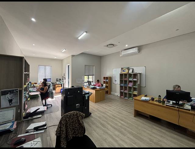 81M² OFFICE TO LET IN PAARDEVLEI